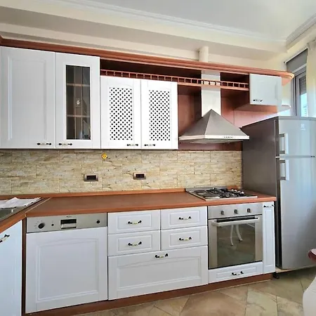 Central Modern And Classic Apartman *
