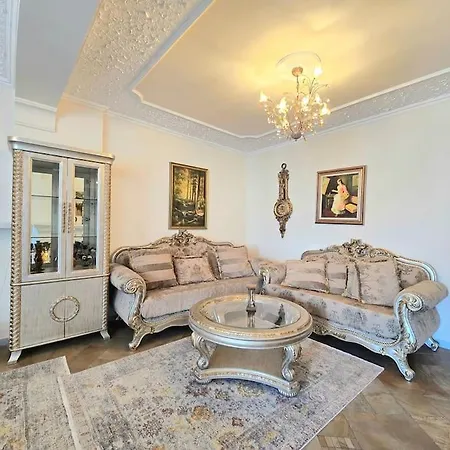 Central Modern And Classic Apartman *